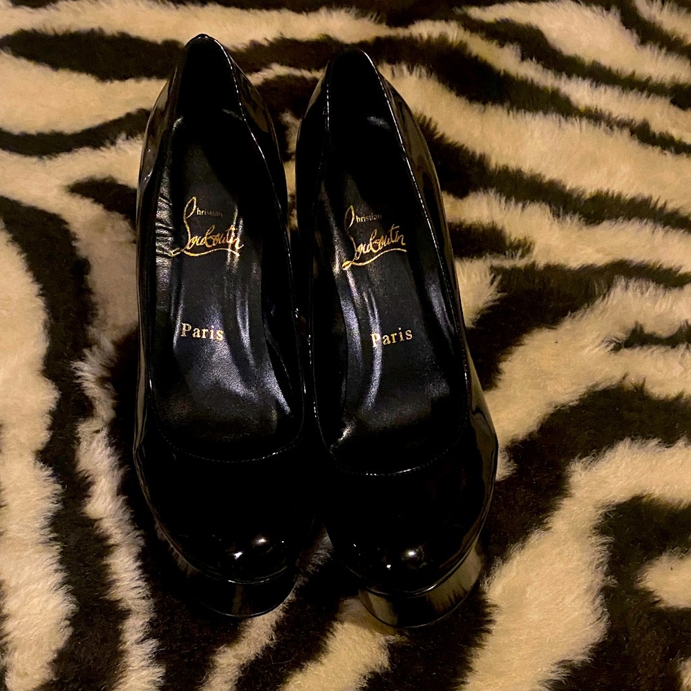 Christian Louboutin Black Patent Leather Platform Pumps❤️‍🔥🍒🍒